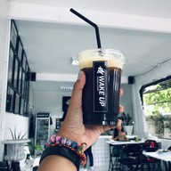 Wake Up Studio x Cafe