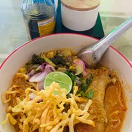 ข้าวซอย ขนมจีนน้ำเงี้ยว บ้านคุณพลอย