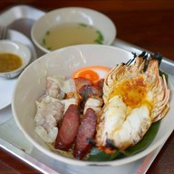 เมนูของร้าน โตจังอ๋อง noodlebar บะหมี่กุ้งแม่น้ำเผาเจ้าแรกของไทย ป้อมปราบศัตรูพ่าย