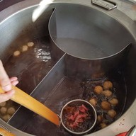 บรรยากาศ ก๋วยเตี๋ยวน้ำแดง หมูตุ๋น เนื้อตุ๋น เมืองเพชร