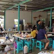 บรรยากาศ ก๋วยเตี๋ยวน้ำแดง หมูตุ๋น เนื้อตุ๋น เมืองเพชร