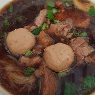 เมนูของร้าน ก๋วยเตี๋ยวน้ำแดง หมูตุ๋น เนื้อตุ๋น เมืองเพชร