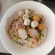 เมนูของร้าน ก๋วยเตี๋ยวลูกชิ้นปลานายมิ้งค์