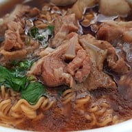 เมนูของร้าน ก๋วยเตี๋ยวน้ำแดง หมูตุ๋น เนื้อตุ๋น เมืองเพชร