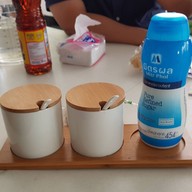 บรรยากาศ ก๋วยเตี๋ยวน้ำแดง หมูตุ๋น เนื้อตุ๋น เมืองเพชร