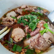 ก๋วยเตี๋ยวหมูแม่เมาะ