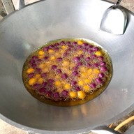 ขนมไข่เต่ามันม่วง(ถนนท่าช้าง)