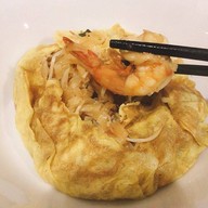 ผัดไทยห่อไข่ช้างเผือก