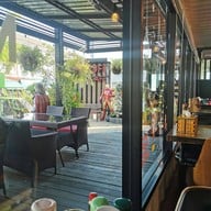 บรรยากาศ The Loft Cafe