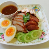 เมนูของร้าน เฮียตั้วข้าวมันไก่ ข้าวหมูแดง ก๋วยเตี๋ยวหมู