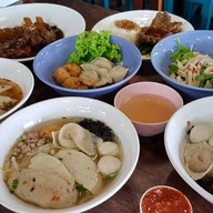 สอาด เย็นตาโฟเสวย ตลาดเสรีมาร์เก็ต