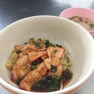 เมนูของร้าน ก๋วยเตี๋ยวชักธง (ดู๋ดี๋) แสนภูดาษ