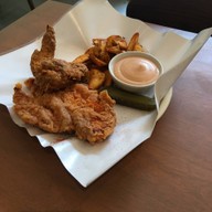 เมนูของร้าน Henryfry Fried Chicken ไก่ทอด เจริญกรุง