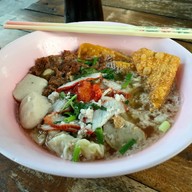 ก๋วยเตี๋ยวหมู•เย็นตาโฟ•บะหมี่เกี๊ยว สูตรหมูกรอบ