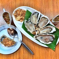 ข้าวหมูแดง หน้าบ้าน