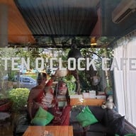 หน้าร้าน 10 O' Clock Café