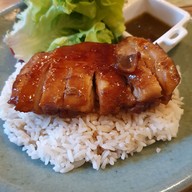 ข้าวไก่อบซอสเสาวรส