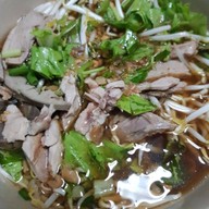 เมนูของร้าน ก๋วยเตี๋ยวเป็ดอาม่า ปากซอยเพชรเกษม 81/2