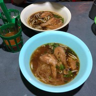 ก๋วยเตี๋ยวไก่ข้ามฟาก สุรวงศ์ สุรวงศ์