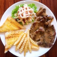 Simple Happiness Cafe อาหารหลากหลายเชิญเข้ามาชมก่อนค่ะ (สเต็ก/เครื่อมดื่ม/ขนมปังปิ้ง/ข้าว) ตลาดหนองแค (ซอยอ๋าเป็ดย่าง)