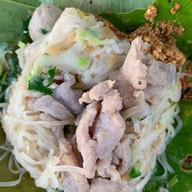 ก๋วยเตี๋ยวห่อใบตองตึง