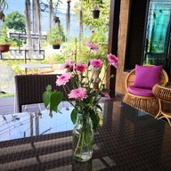 ร้านต้นหว้า