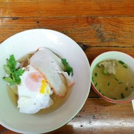เมนูของร้าน ข้าวเปิ๊บยายเครื่อง