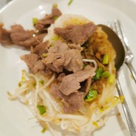 เมนูของร้าน ก๋วยเตี๋ยวเนื้อ สี่พระยา