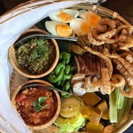 เมนูของร้าน ขนมจีนต้นก้ามปู นวลจันทร์ .