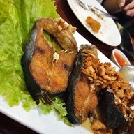 เมนูของร้าน เป๋น ปลา เป็น