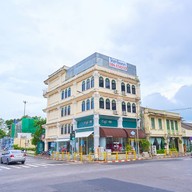 Junction cafe and Nail spa
