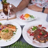 Junction cafe and Nail spa