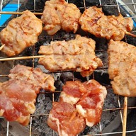 หมูปิ้งนมสด-หญิงนุ้ย