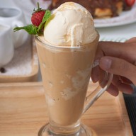 Junction cafe and Nail spa