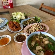 ส้มตำโปงลาง