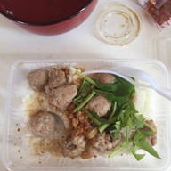 เจ้าจุก ข้าวหมูทอด(ข้าวห่อ 35 บาท) เตาปูน