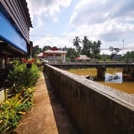 ร้านริมคลอง กระบุรี ระนอง