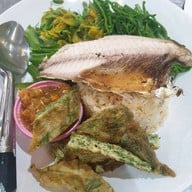 เมนูของร้าน เจ๊น้อง ข้าวคลุกน้ำพริก