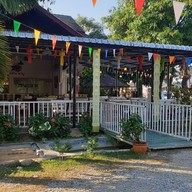 หน้าร้าน ธนิกา ก๋วยเตี๋ยวรสเด็ด