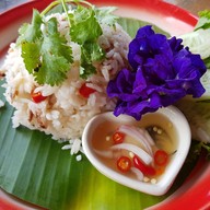 เมนูของร้าน ยุ้งเกลือบ้านแหลม