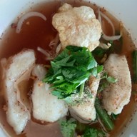 ต้นตำรับ ก๋วยเตี๋ยวขาหมูตำลึง