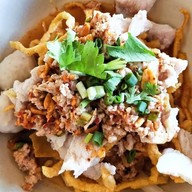 ก๋วยเตี๋ยวมะเก่า