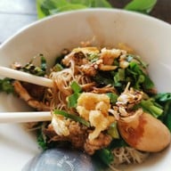 เมนูของร้าน เตี๋ยวเรือ นายยะ ณ ฝั่งธน