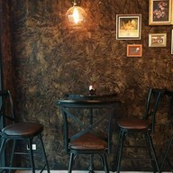 GOLD SNAKE COFFEE AND CAFÉ