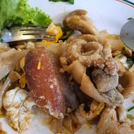 เมนูของร้าน ราดหน้าไฟแดง ครัวอัปสร เอกมัย เสรีมาร์เก็ต