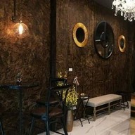 GOLD SNAKE COFFEE AND CAFÉ