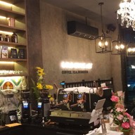 GOLD SNAKE COFFEE AND CAFÉ