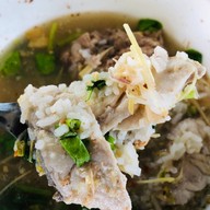 เมนูของร้าน ก๋วยเตี๋ยวปลาสุกี้ทะเล ปราณบุรี