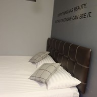 โรงแรมคริสตัลบ็อกซ์