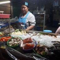 หน้าร้าน ร้านวนิดายำแซ่บ